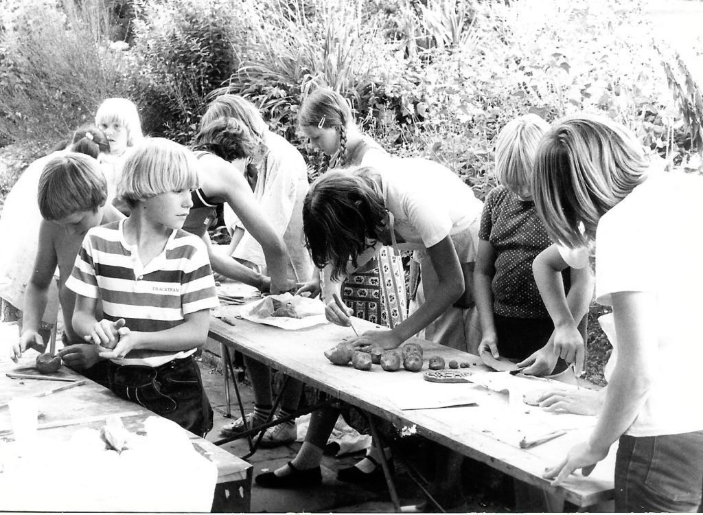 Ferien-Töpferkurs für Kinder in Westerbrak August 1981